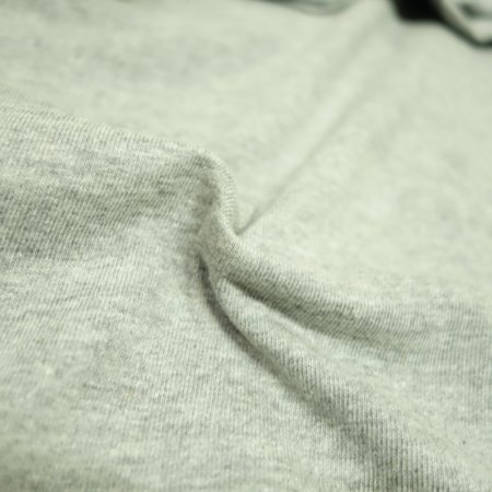 旧式の吊編み機で織られた上質な天竺